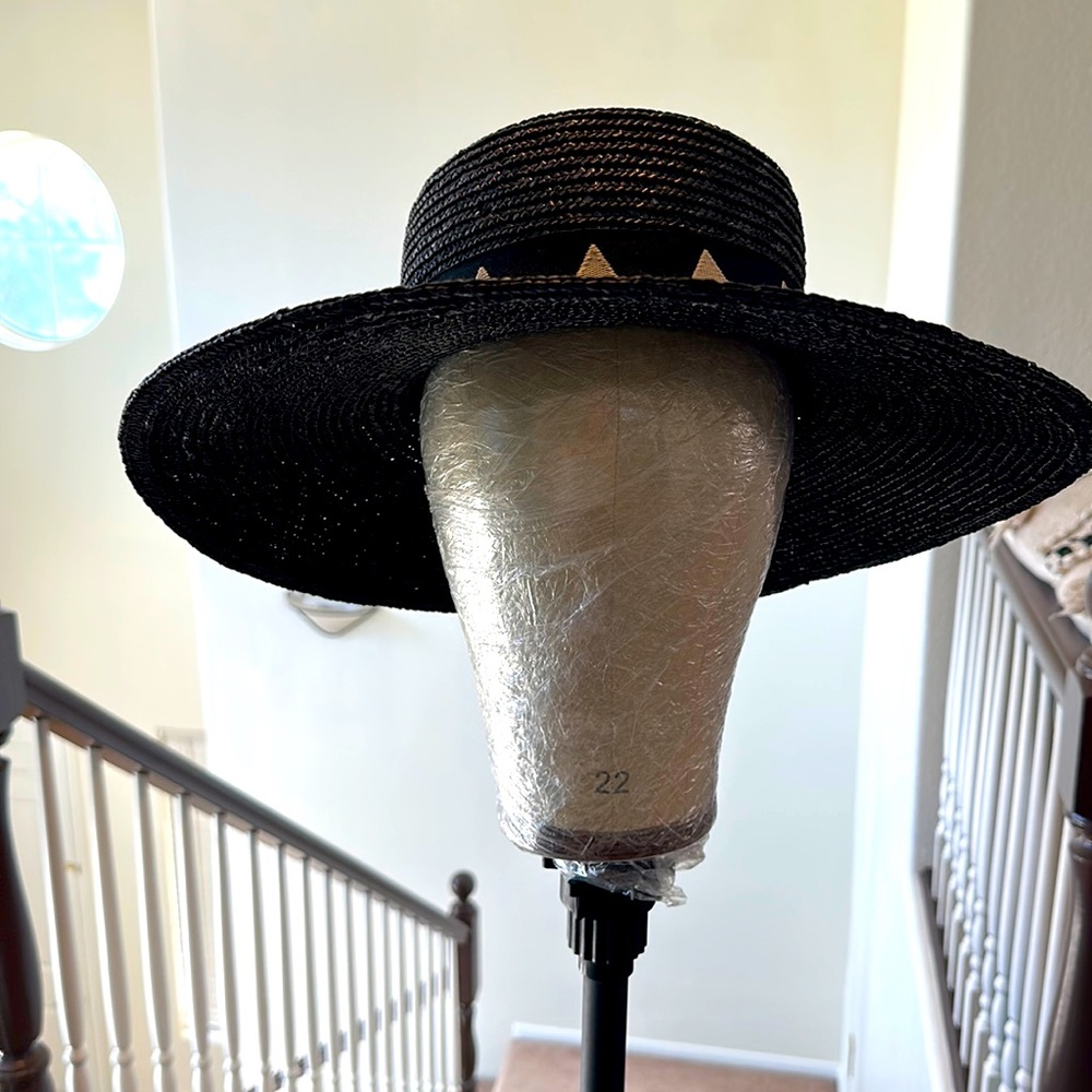Gigi Pip straw hat with attached band
